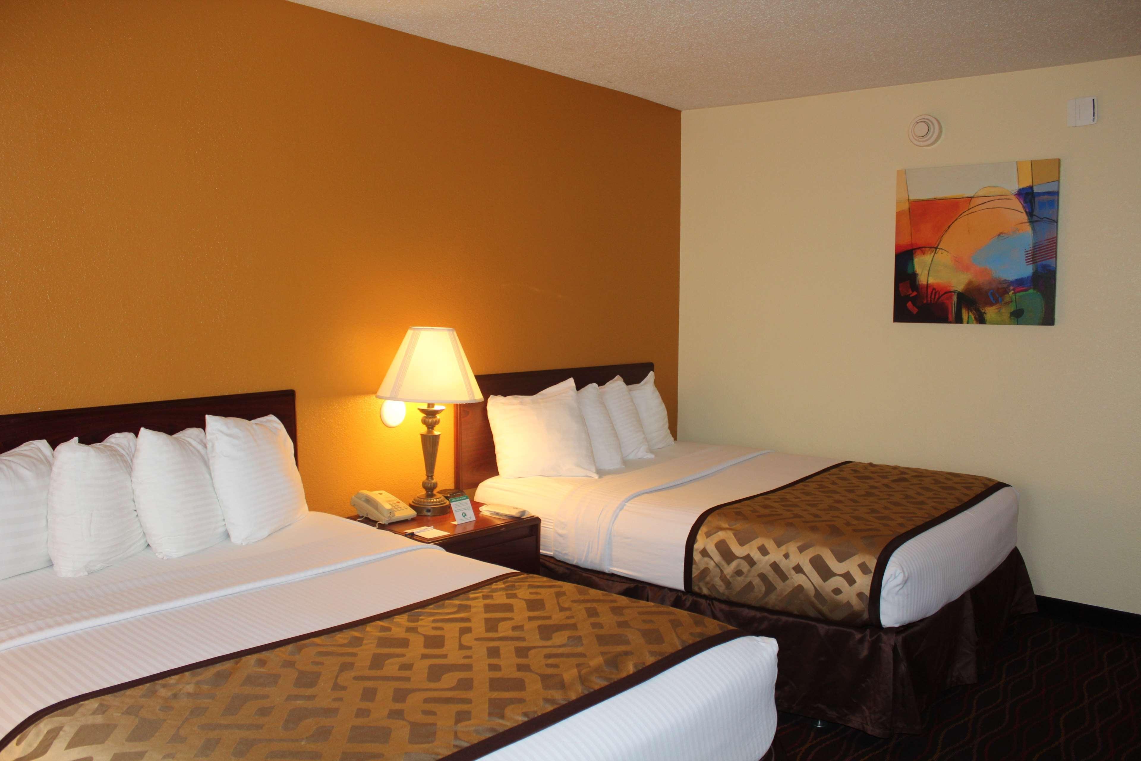 Best Western B R Guest Зейнсвил Екстериор снимка
