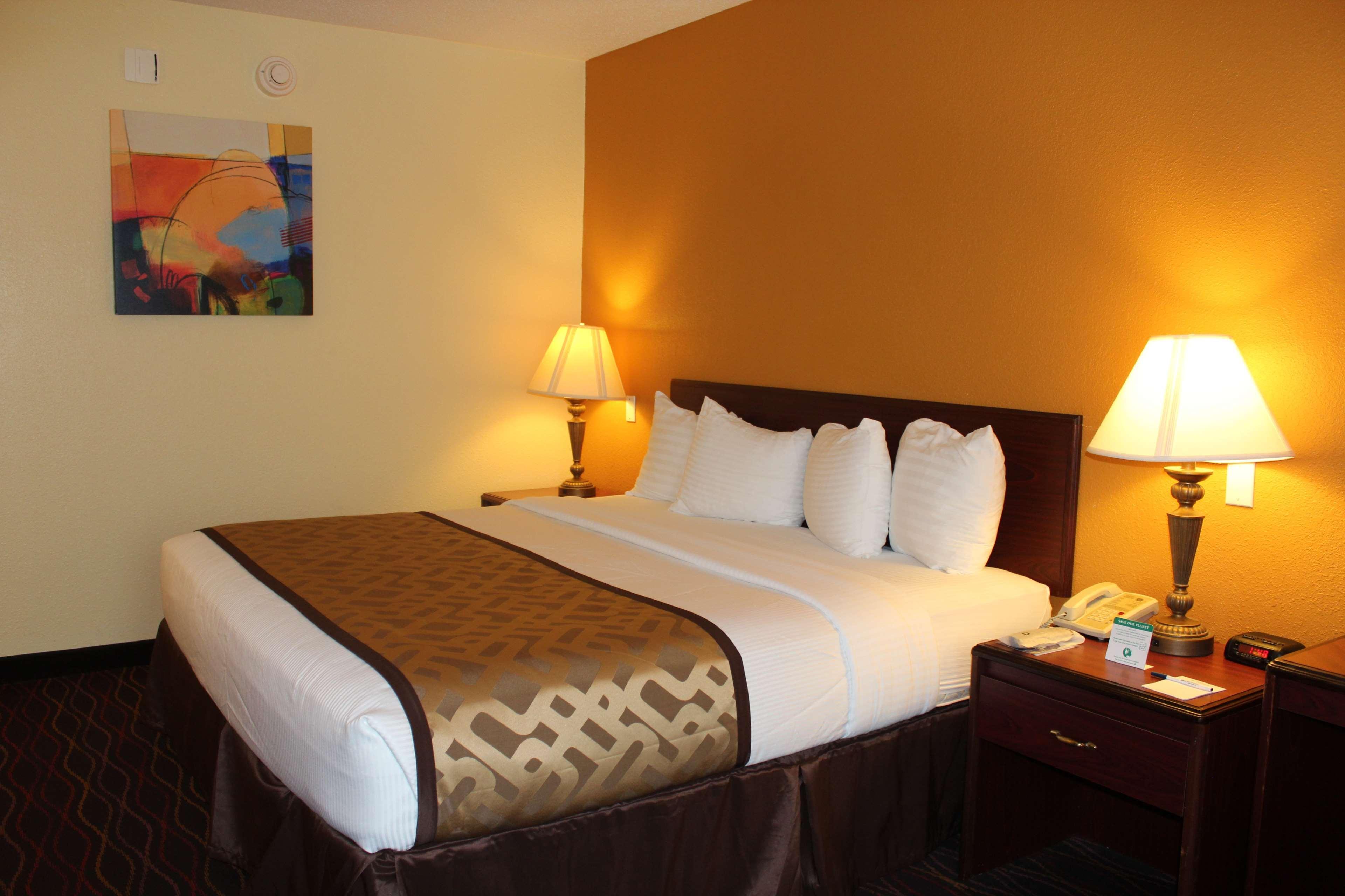 Best Western B R Guest Зейнсвил Екстериор снимка