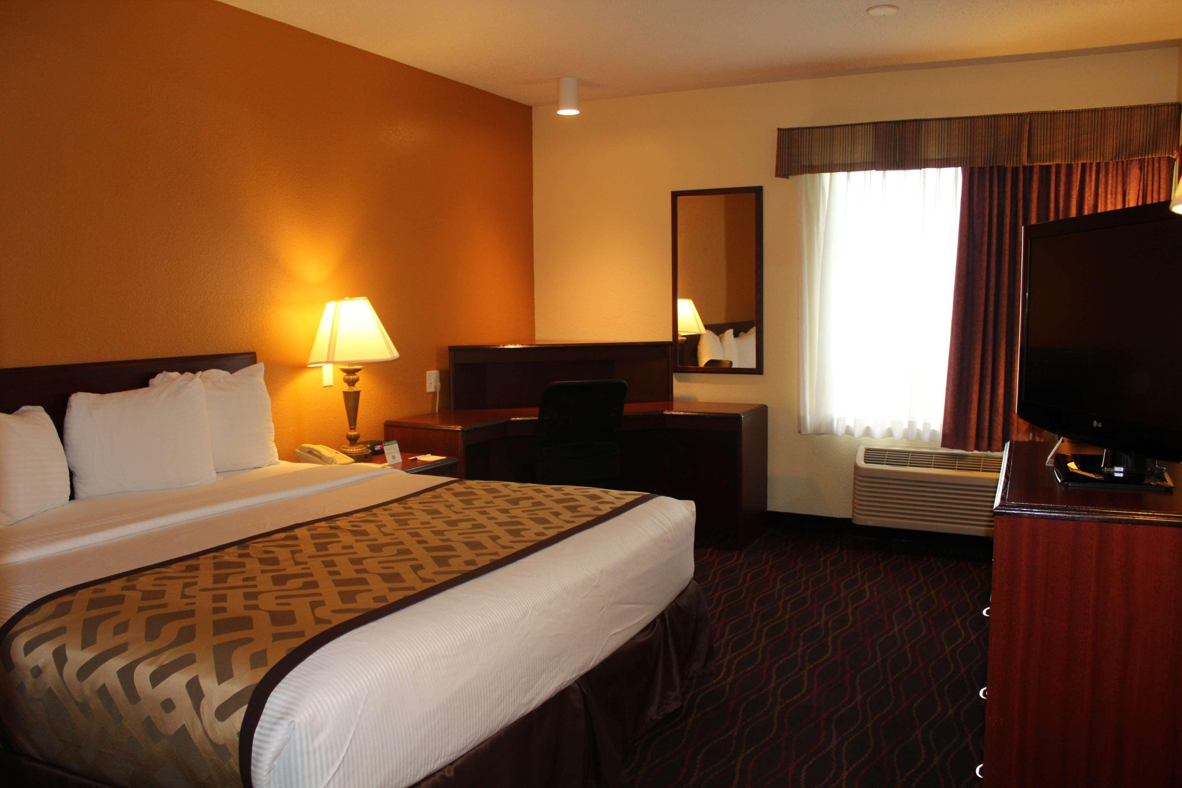Best Western B R Guest Зейнсвил Екстериор снимка