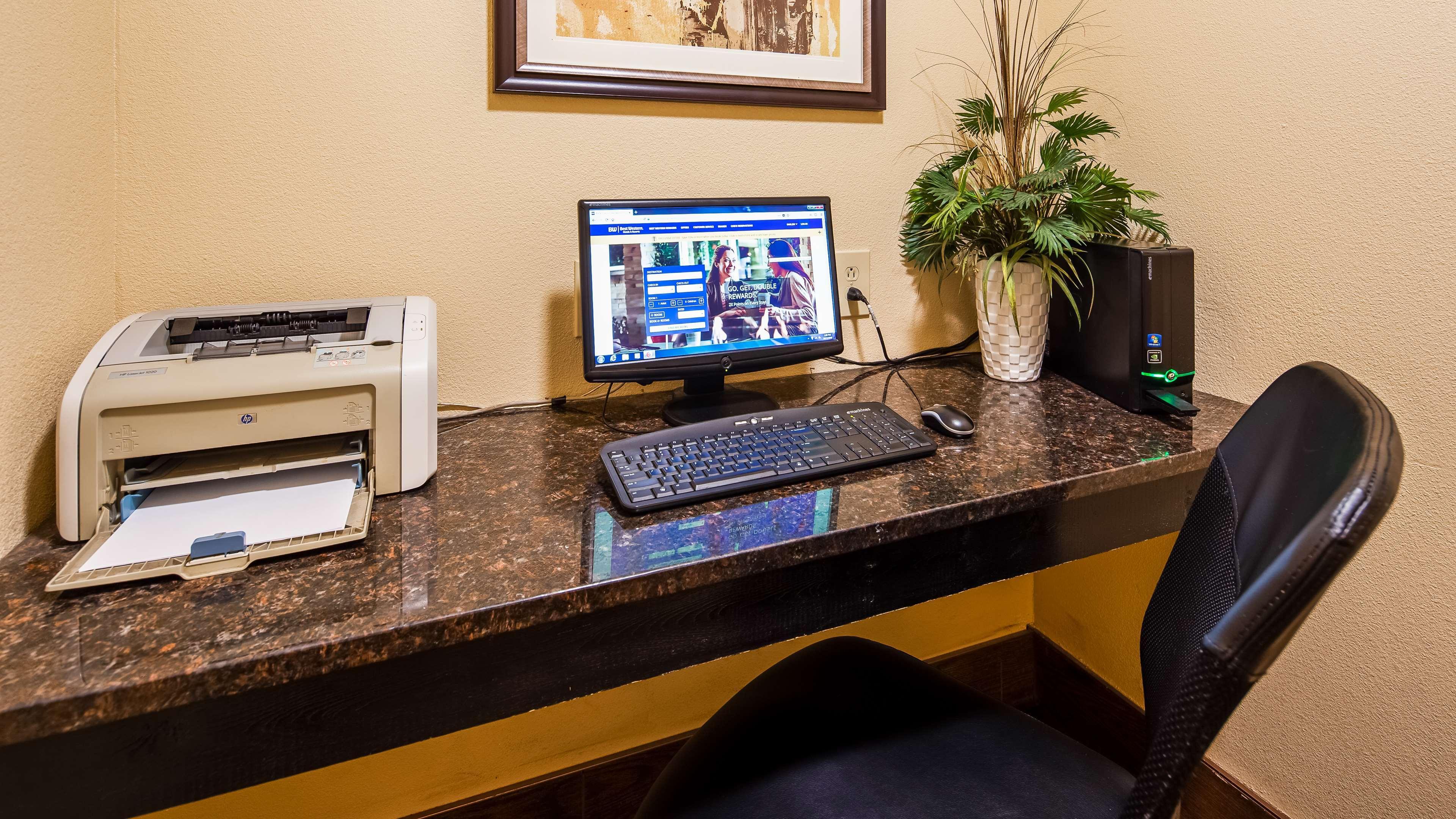 Best Western B R Guest Зейнсвил Екстериор снимка